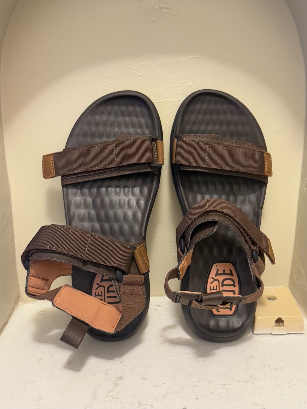 HeyDude Adjustable Strap Men’s Sandals 7